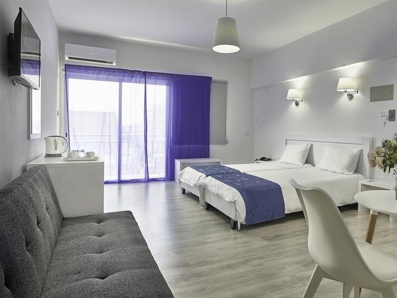Mikes Kanarium City Hotel Lárnaca Exterior foto